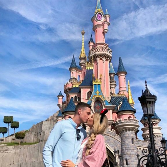 Meet your Posher, Amanda - Picture 2 of 8